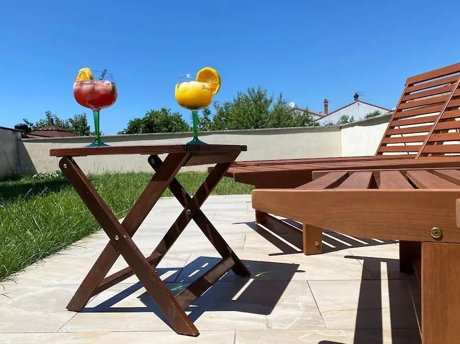 Apartment Mihael بولا